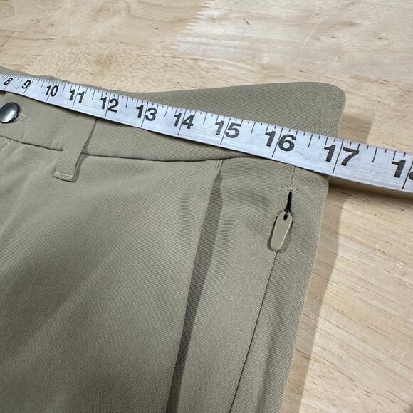 Lululemon Commission Short Relaxed 10" Khaki Warpstreme Men's Size 32 EUC - Picture 4 of 6